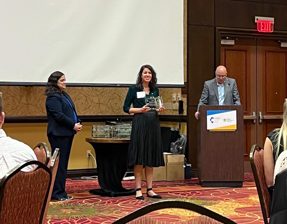shannoncremeens's tweet photo. I’m so proud of Miss Rad and honored to accompany her to the reception today where she was presented as the Northwest IL Regional Teacher of the Year!! #proudoregonhawk #ilteacheroftheyear https://t.co/wViJ41rVfh