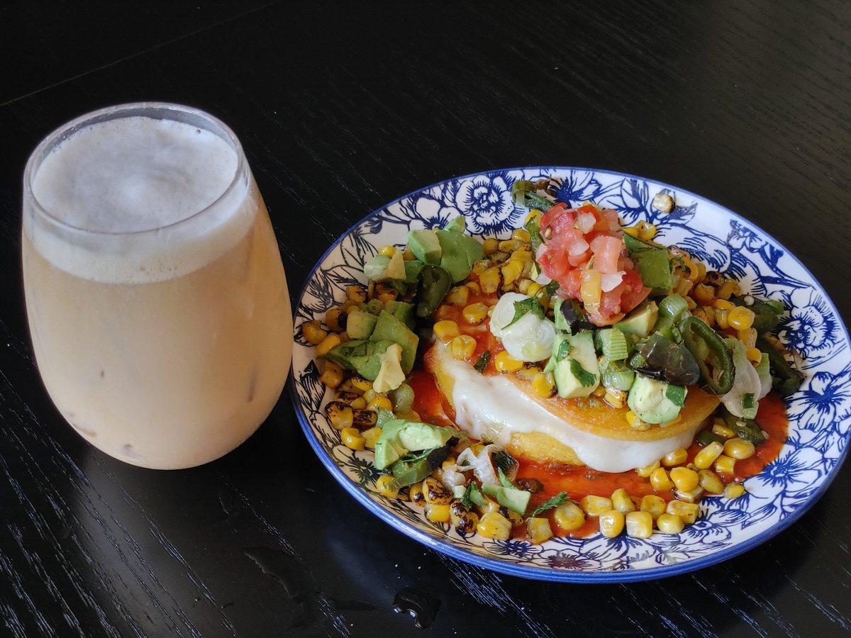 globalrelations's tweet photo. Me and #traderjoes know how to do brunch - Corn & Cheese Arepas placed over a tomato based sauce with Green Onions and Cilantro. Then I topped with Trader Joe's Grilled Corn, Mexican Green Onions, Avocado, Roasted Jalapeño, Cilantro, and Pico
#vegetarian #coldbrewcofee https://t.co/rFe8nAfuOW