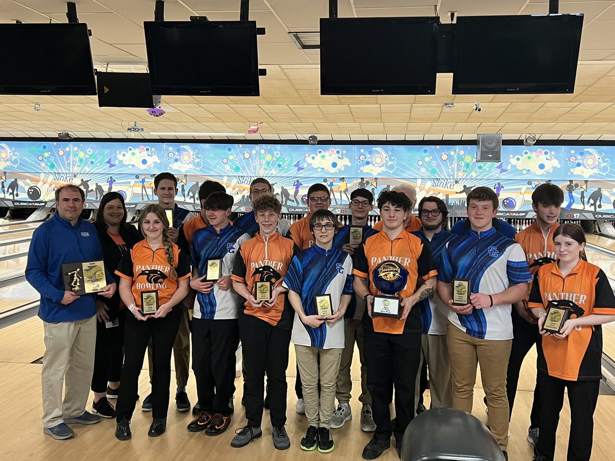 Great sportsmanship after an all York County Championship match!!!!

Congrats all!!!

#RocketPride 

<a href="/CentralYorkAth/">Central York Athletics</a> <a href="/theyaiaa/">theyaiaa</a>