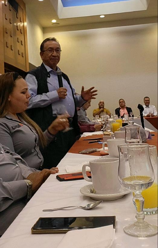 davidoq's tweet photo. Con gusto acompañamos a nuestro líder nacional Isaías González Cuevas @IsaiasSiCumple a los trabajos de la organización súmate de Jalisco acompañamos nuestro compañero Gabriel Trujillo @CROC_Nacional https://t.co/ihuuNYjZ9W