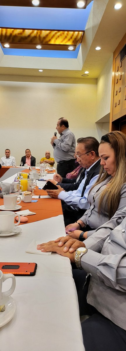 davidoq's tweet photo. Con gusto acompañamos a nuestro líder nacional Isaías González Cuevas @IsaiasSiCumple a los trabajos de la organización súmate de Jalisco acompañamos nuestro compañero Gabriel Trujillo @CROC_Nacional https://t.co/ihuuNYjZ9W