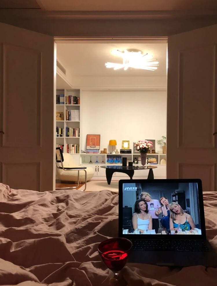 JanBrown1's tweet photo. Can't sleep, watching dramas at home https://t.co/as8h79QMQr
