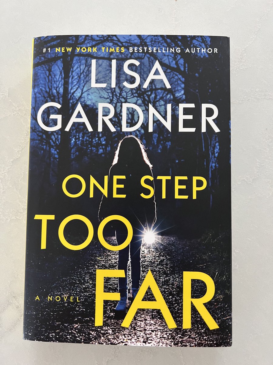 KathyReichs's tweet photo. The Best So Far! This one really kept me up late. With the lights on. #LisaGardner #OneStepTooFar https://t.co/ClFkhwOQrN