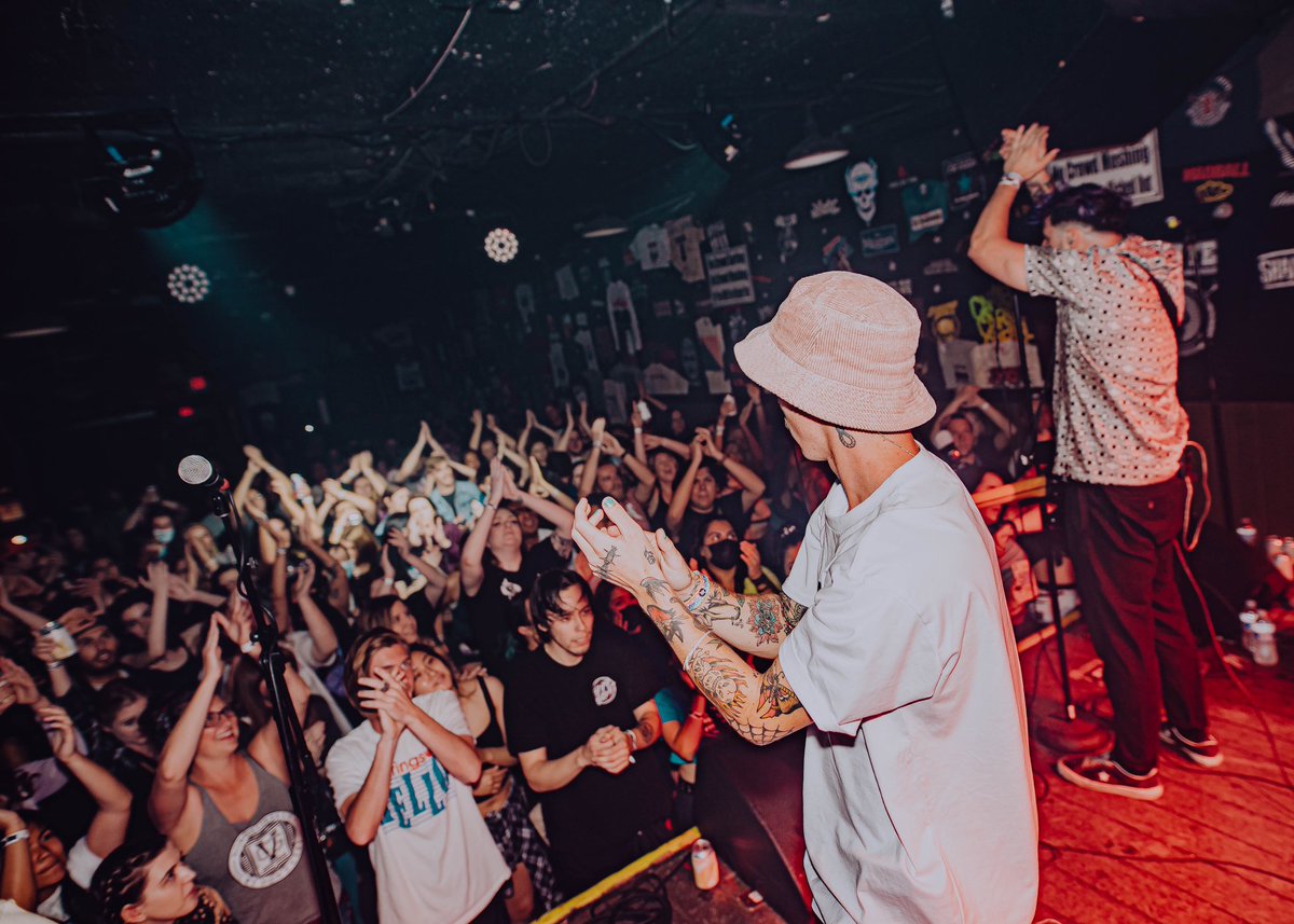 Chris_BYAM's tweet photo. Thankyou Anaheim 🙏 🙂 It’s always a sick time a chain ❤️ 📸 @larsjuveland #betweenyouandme #byam #armageddon https://t.co/ucCW80VwMH