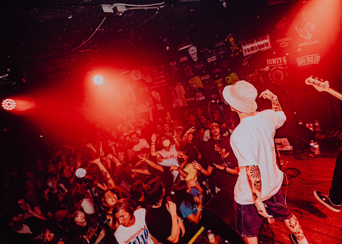 Chris_BYAM's tweet photo. Thankyou Anaheim 🙏 🙂 It’s always a sick time a chain ❤️ 📸 @larsjuveland #betweenyouandme #byam #armageddon https://t.co/ucCW80VwMH