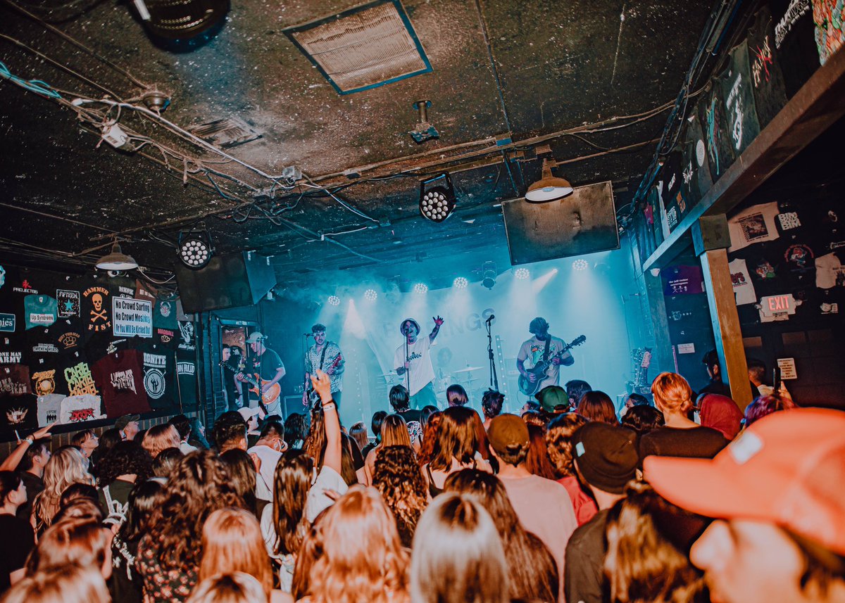 Chris_BYAM's tweet photo. Thankyou Anaheim 🙏 🙂 It’s always a sick time a chain ❤️ 📸 @larsjuveland #betweenyouandme #byam #armageddon https://t.co/ucCW80VwMH