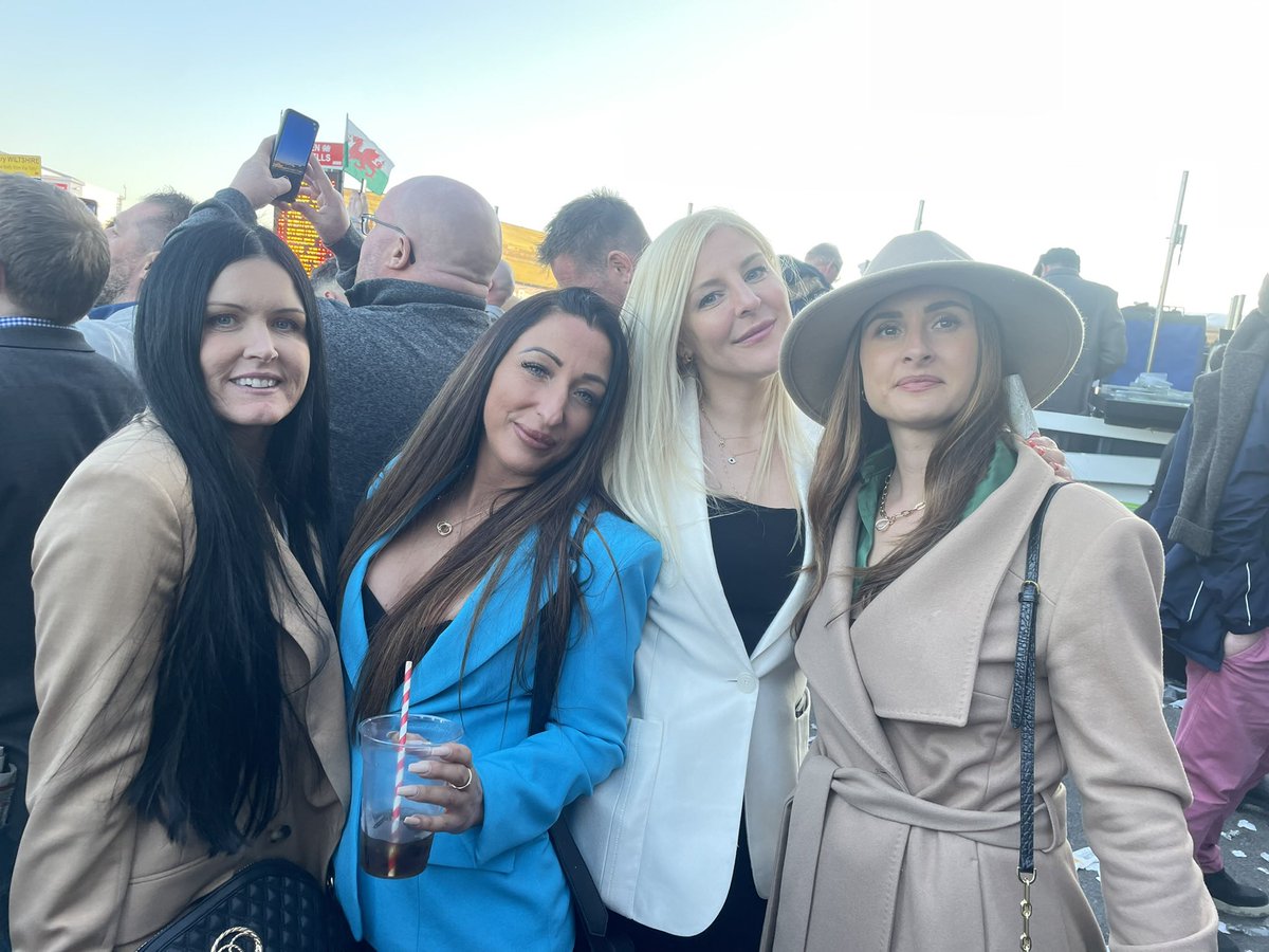 kelmilts's tweet photo. Great Day 🐎🏆 #CheltenhamFestival #GoldCup #CheltenhamFestival2022 https://t.co/nTMbVf3S68