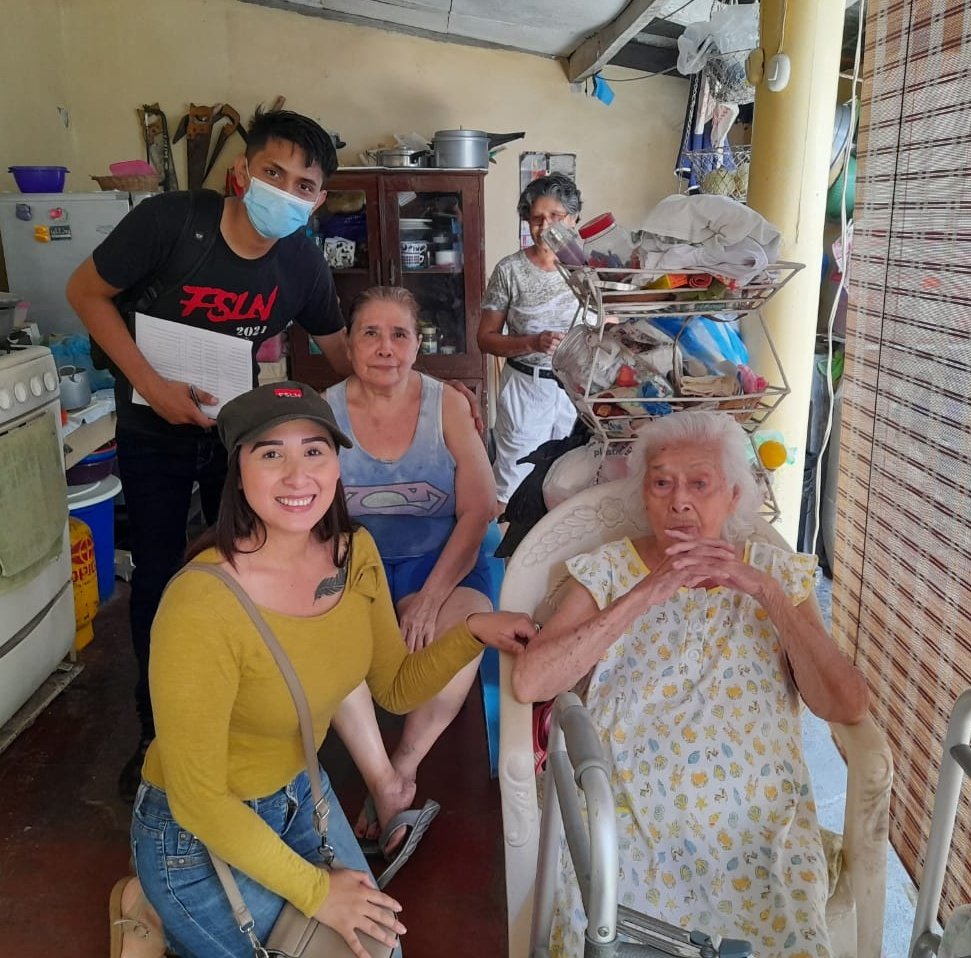 PauMPadilla's tweet photo. Visita a Madres de Héroes y Mártires del Municipio de Chichigalpa. ❤🖤✌
#FelicesDeCompartir https://t.co/uSD3Zra4SH