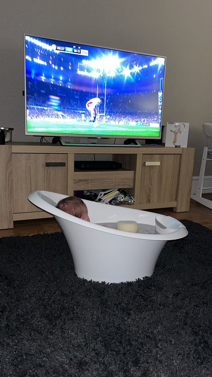 Bath and chilling with <a href="/EnglandRugby/">England Rugby</a> on #SaturdayVibes