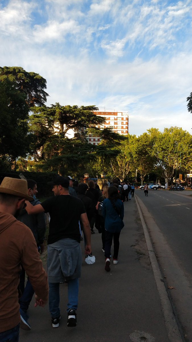 maxihigo's tweet photo. #Lollapalooza decime que sobrevendiste re zarpado sin decírmelo. https://t.co/JgMlK2QszK