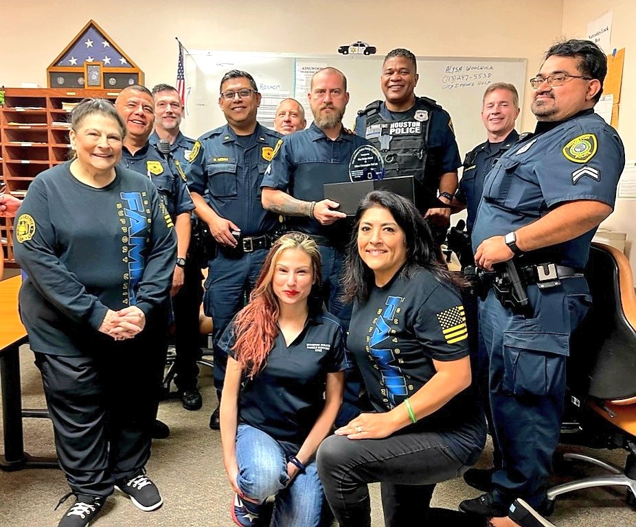 CelesteLetti's tweet photo. Congrats @houstonpolice Officer McCain! Winner of @HouPoliceFSU Blue Badge Award. (His partner was SHOT 3xs &amp; he used a tourniquet that saved his life-&amp; he even subdued the suspect!!) #Houston #HERO #HPD #family #Kingwood #HoustonPolice #Marines #boss https://t.co/OFGiwU4fUK