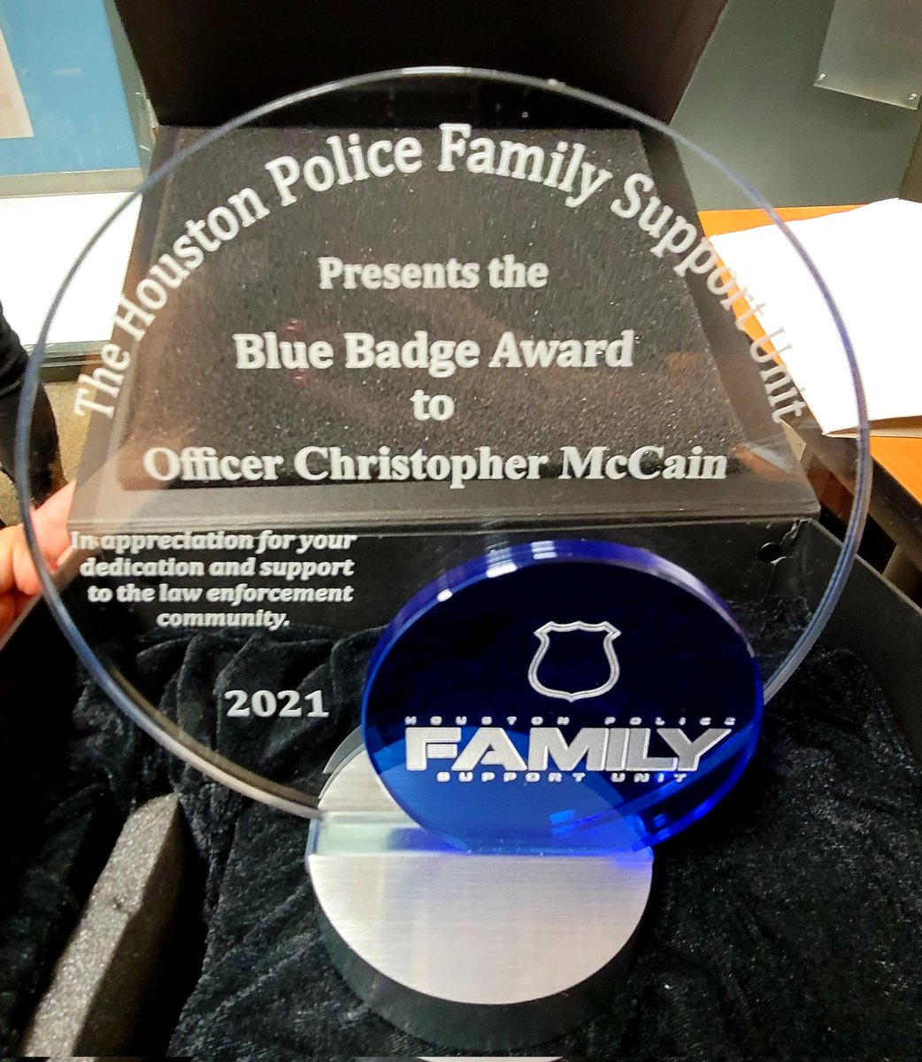 CelesteLetti's tweet photo. Congrats @houstonpolice Officer McCain! Winner of @HouPoliceFSU Blue Badge Award. (His partner was SHOT 3xs &amp; he used a tourniquet that saved his life-&amp; he even subdued the suspect!!) #Houston #HERO #HPD #family #Kingwood #HoustonPolice #Marines #boss https://t.co/OFGiwU4fUK