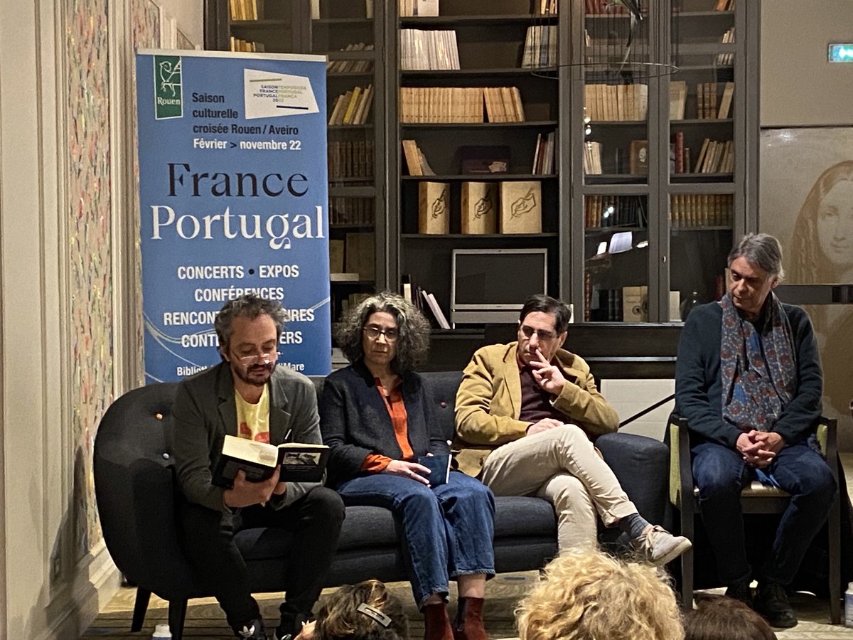 Belle soirée @rouen sous le signe de la poésie portugaise, autour de Max de Carvalho, Valério Romão, Anne Lima, João Viegas et Patrick Verschueren ⁦<a href="/SaisonFrPt2022/">Saison France-Portugal 2022</a>⁩ ⁦@ChandeigneEd⁩  ⁦<a href="/lafactorie/">La Factorie</a>⁩
