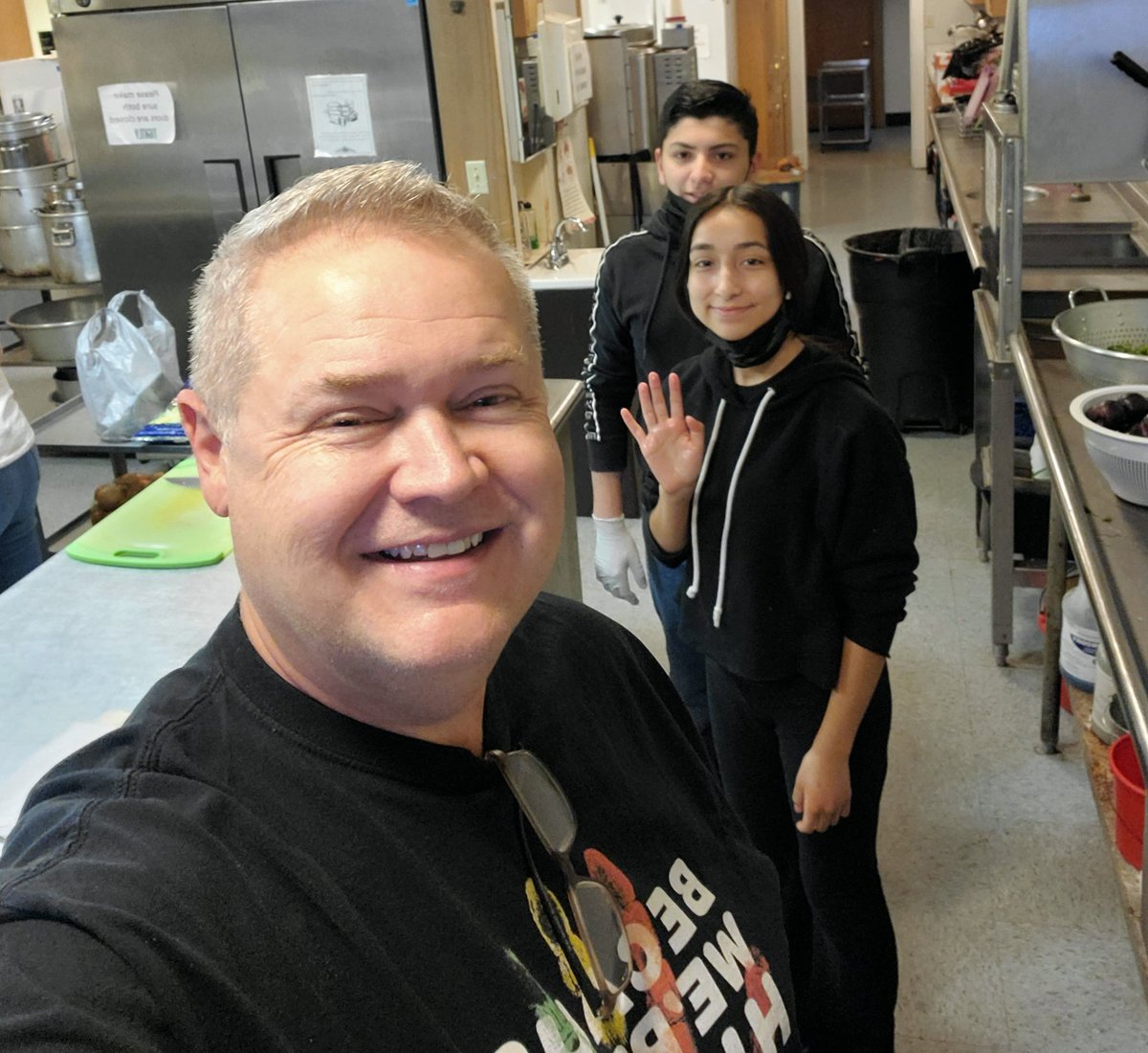 HerronClint's tweet photo. Serving at Trinity UMC Food Kitchen. Around 25 people came out for chili dogs. #TrinityUMC @LEAGUE_ATTKC @LEAGUEatATT https://t.co/AWTG2XymJv