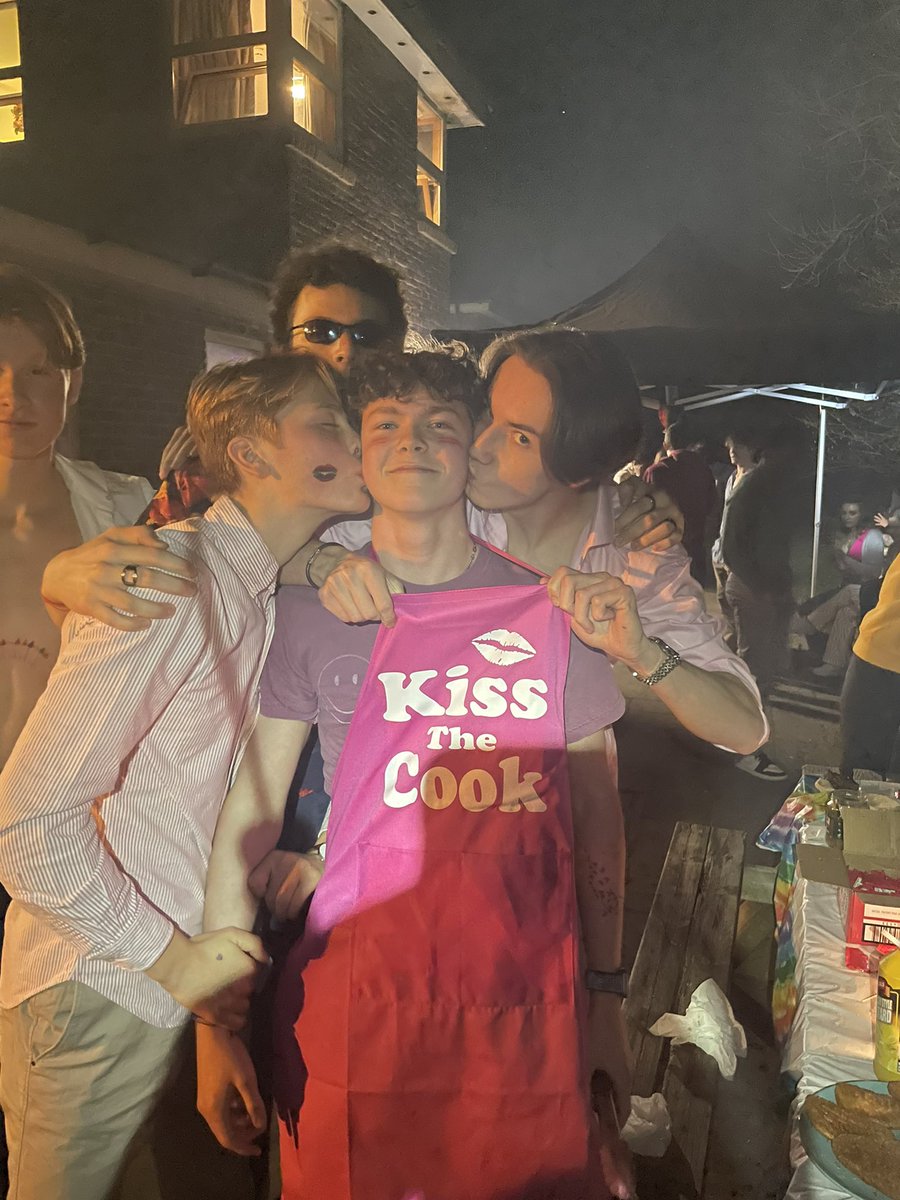 HouseHilton's tweet photo. Hilton gents enjoying the social #loose https://t.co/iUXiJZv7J6