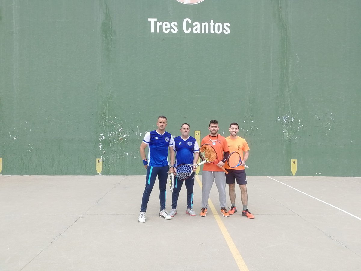 FrontenisL's tweet photo. Jornada de partidos aplazados. Visitando Tres Cantos. Fotos de la jornada. https://t.co/K9HC3bUvwa