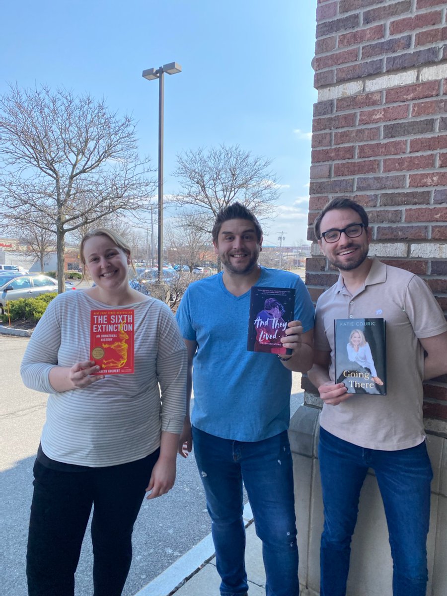 DebbieHoran927's tweet photo. #StaffRecSaturday with Taylor (The Sixth Extinxtion by @elizabethkolbert), Charlie (And They Lived by @stevensalvatorebooks), and Colby (Going There by @katiecouric) !! What are you reading this weekend? https://t.co/mIZc5F87Ff