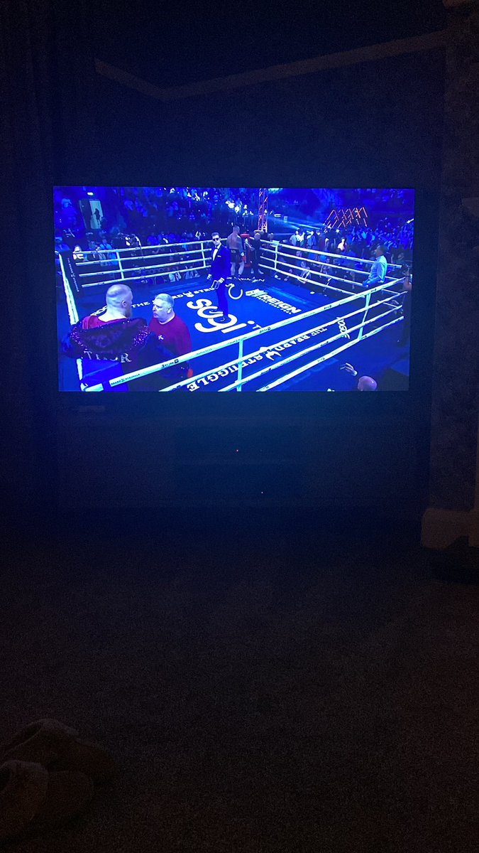 SeanHaley10's tweet photo. Shite this… 10 seconds… Buffer #eddievsthor https://t.co/pXGR1C0ftT