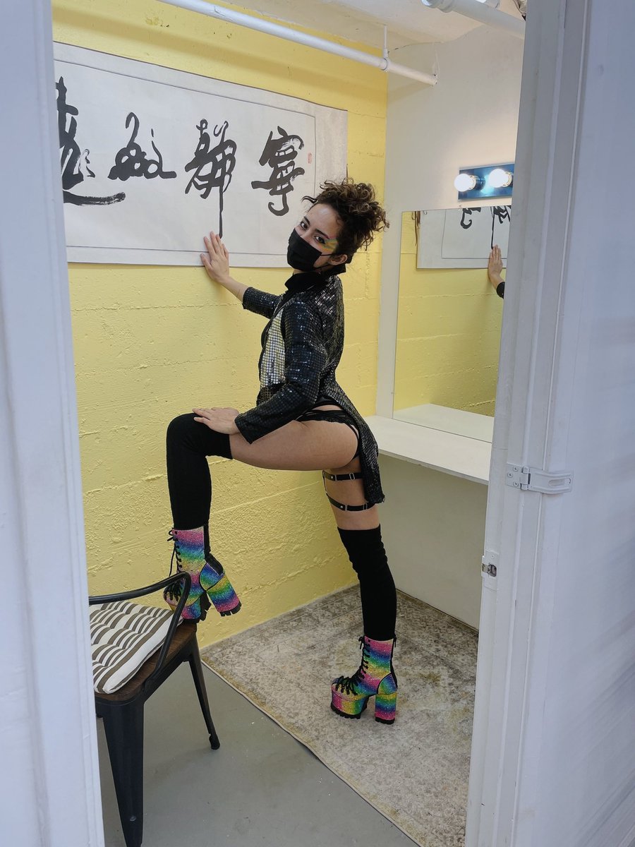 Vespertine Circus tweet media