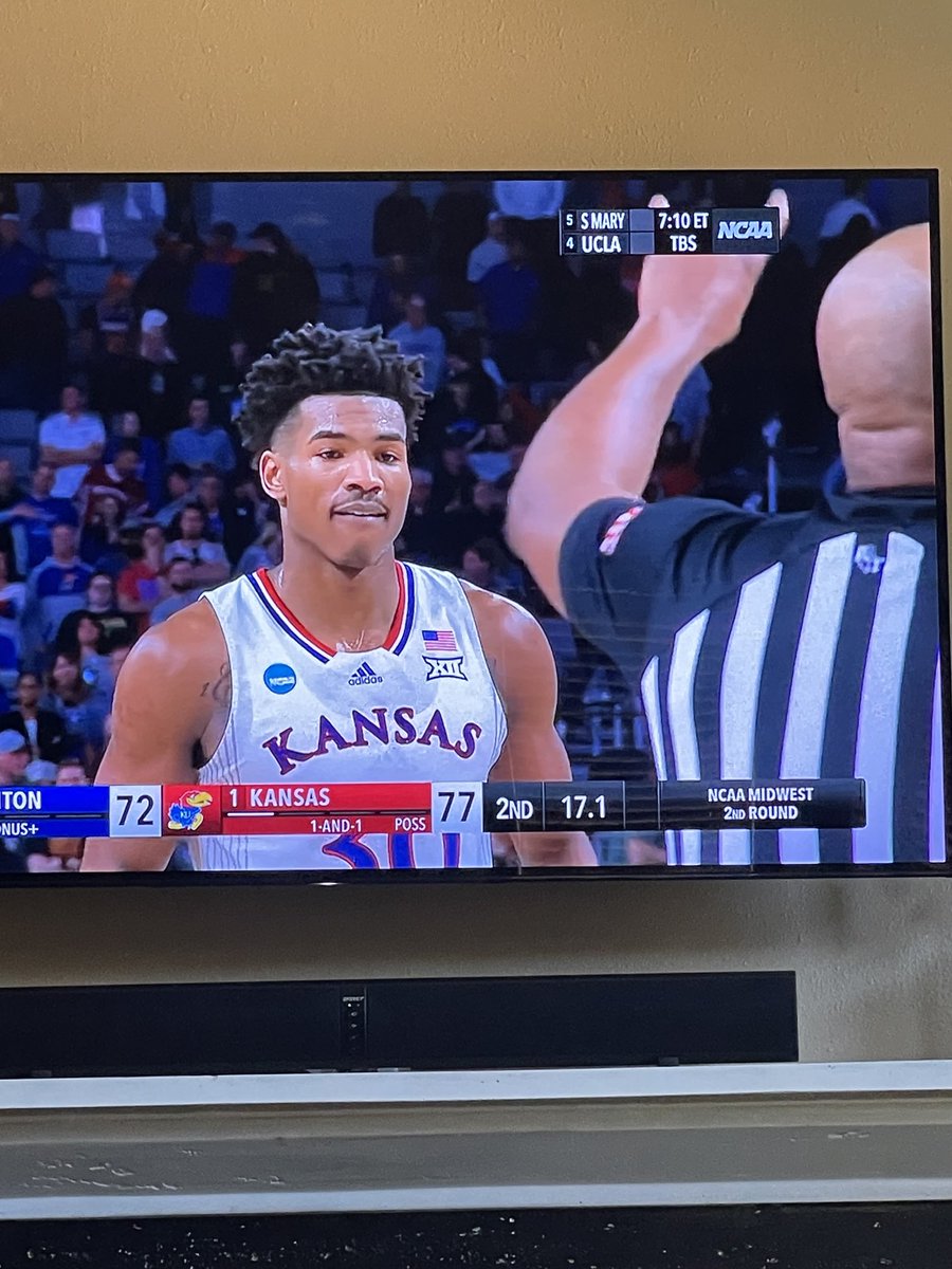ErichBurrer's tweet photo. I can’t imagine why Creighton though it was a 2 shot foul https://t.co/BKhodPyYLk