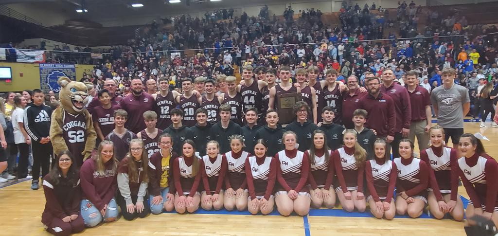 evan_weaver7's tweet photo. Your 2022 Class 2A Elkhart Semi-State Champions: Central Noble Cougars

@JohnBodey1 https://t.co/dK60780oHp