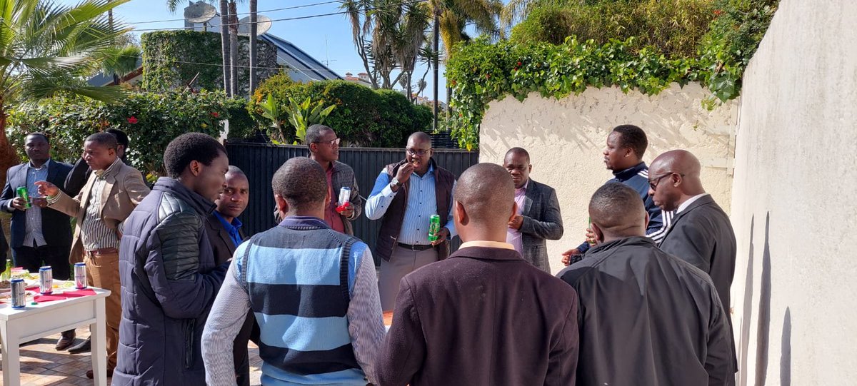 Bankumukunzi1's tweet photo. J'ai eu réunion ce samedi avec les représentants des Burundais vivant à Rabat et environs. La création d'une communauté solidaire et agissante, les échanges sur la vie nationale et les activités socio-culturelles étaient au menu. Merci à tous pour les précieuses contributions https://t.co/B467ApqhHf