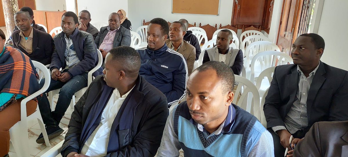 Bankumukunzi1's tweet photo. J'ai eu réunion ce samedi avec les représentants des Burundais vivant à Rabat et environs. La création d'une communauté solidaire et agissante, les échanges sur la vie nationale et les activités socio-culturelles étaient au menu. Merci à tous pour les précieuses contributions https://t.co/B467ApqhHf