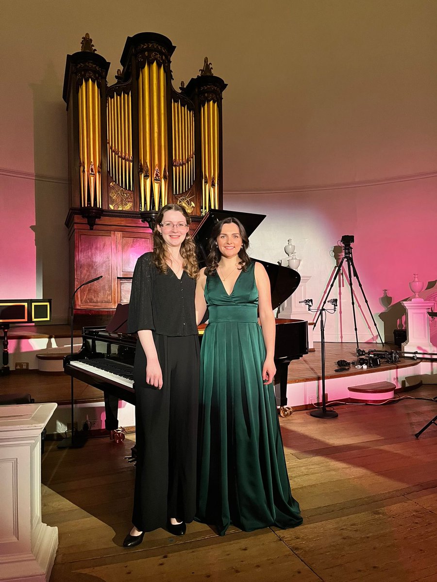 OxfordSong's tweet photo. Brava! @MaryCBevan &amp; @AnnaTilbrook  take a bow alongside OL Emerging Artists Emily Christina Loftus &amp; @AnaManastireanu following a sublime recital this evening. Join us tomorrow for the final day of Spring Song. We start at 11am with the first ever meeting of our Song Club! https://t.co/5nvW4dBYv1