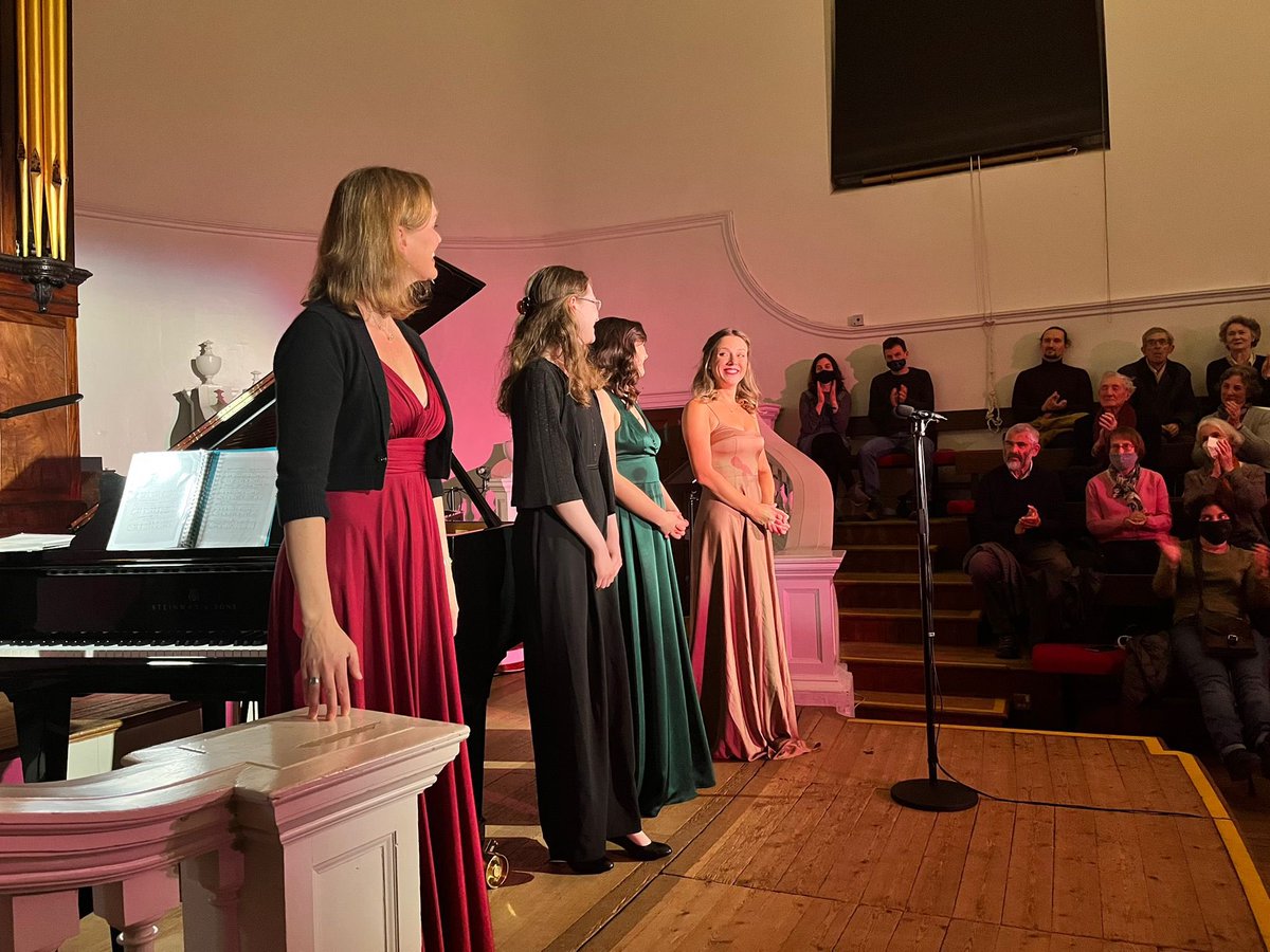 OxfordSong's tweet photo. Brava! @MaryCBevan &amp; @AnnaTilbrook  take a bow alongside OL Emerging Artists Emily Christina Loftus &amp; @AnaManastireanu following a sublime recital this evening. Join us tomorrow for the final day of Spring Song. We start at 11am with the first ever meeting of our Song Club! https://t.co/5nvW4dBYv1