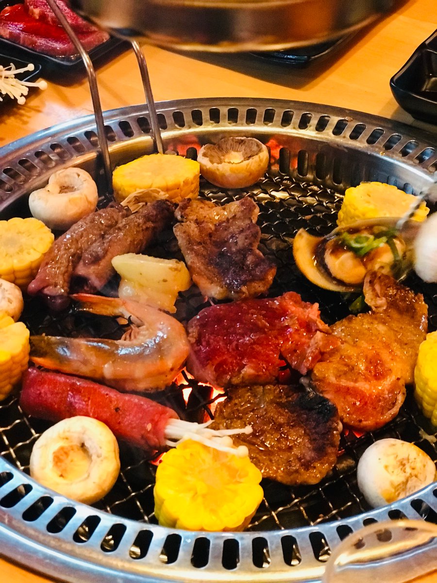 landicious's tweet photo. Samgyeopsal day 💕❤️ https://t.co/mV7XlOiiPP