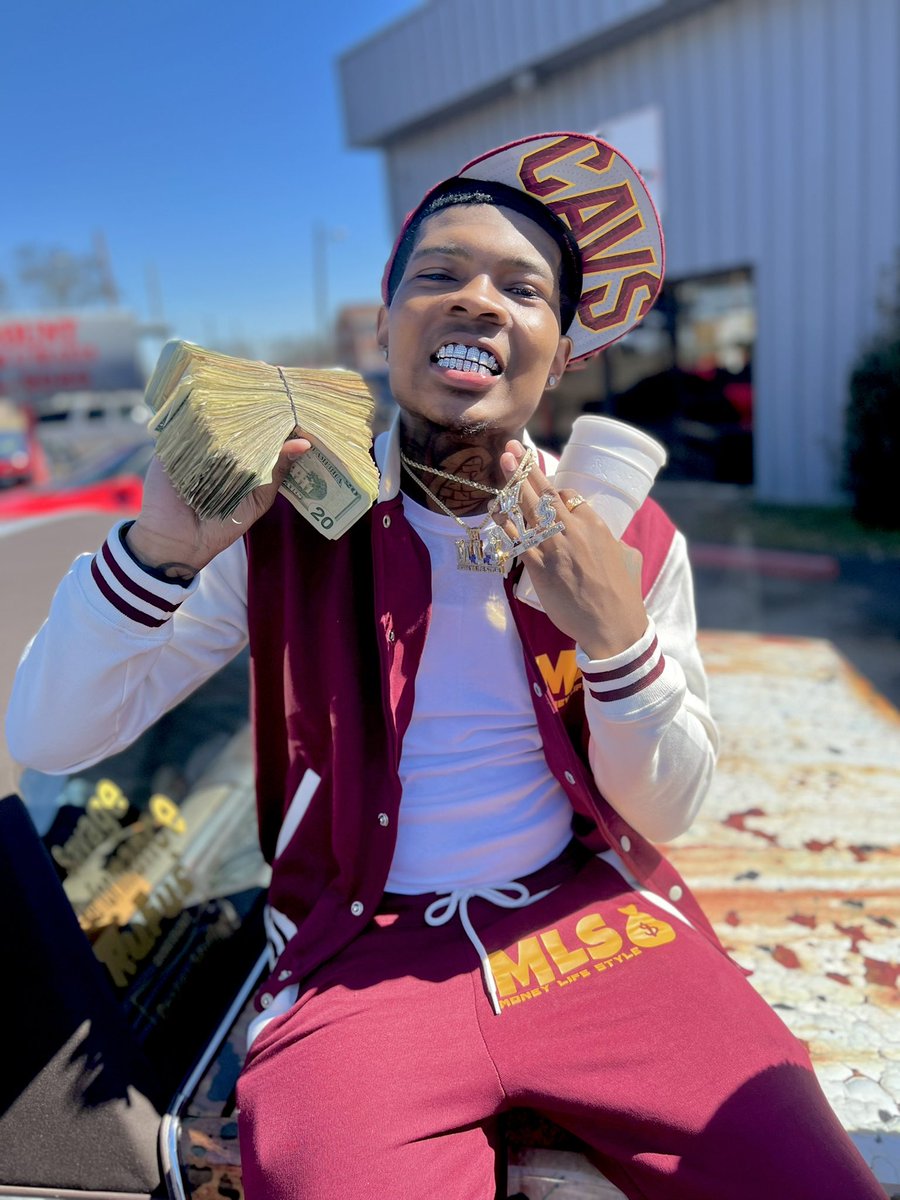 NuMoneyMLS's tweet photo. My Money💰Up So High👆🏾So I Don’t Put Up With A lot Of Shyt💪🏾🔥
〽️LS
#NuMoney
#FreeMvcSnoop https://t.co/OuLPOxFdV6