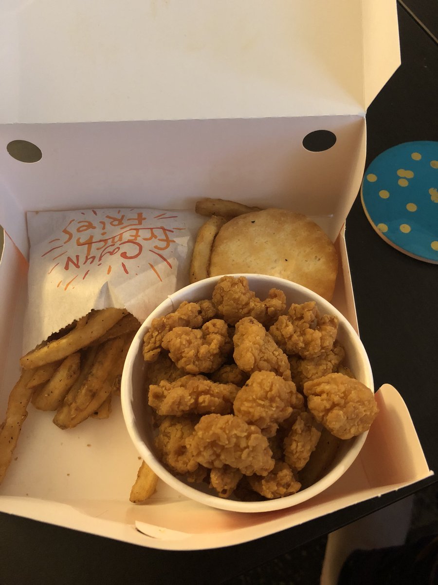 abrooklynbroad's tweet photo. @Popeyes does this look like 1/4 lb of popcorn shrimp? &amp; since when is it served in a cup? The Smyrna, GA location continues to be stingy with portions. Wish I had checked this order before I came home. I should’ve known better based on my past experiences here. (Scale in ounces) https://t.co/ANSr8rG7dD