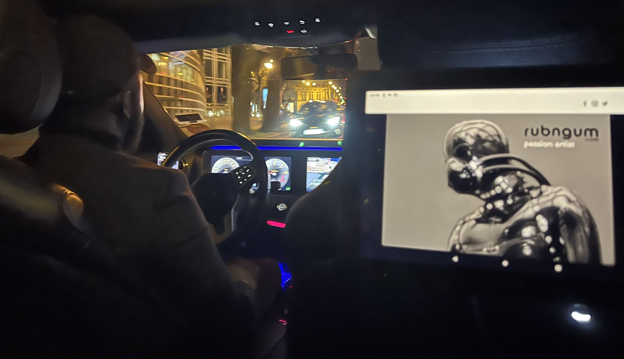 rubngum on Twitter "Recently in the Uber taxi in Paris https//t.co/Tsnn8RE8RR" / Twitter