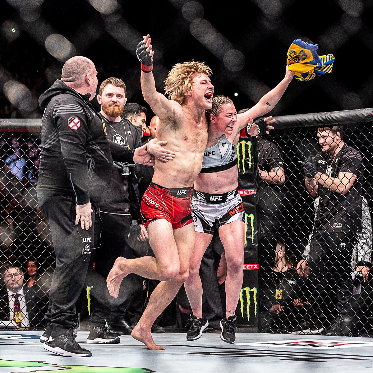 fightpicsgohard's tweet photo. Paddy Pimblett and Molly McCann

(London, 2022) https://t.co/DbEoW9cYO8