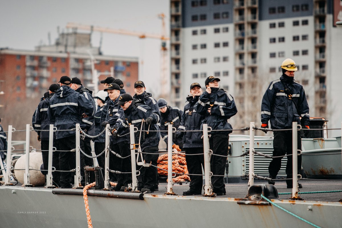 karliaa_b's tweet image. Today, #HMCSHalifax set sail for Europe to join HMCS Montreal as part of Op Reassurance while families, friends and guests stood on the jetty waving and saying their goodbyes. 

Fair winds and following seas HMCS Halifax

@RoyalCanNavy @RCN_MARLANT #WeTheNavy
(Photo 🧵)