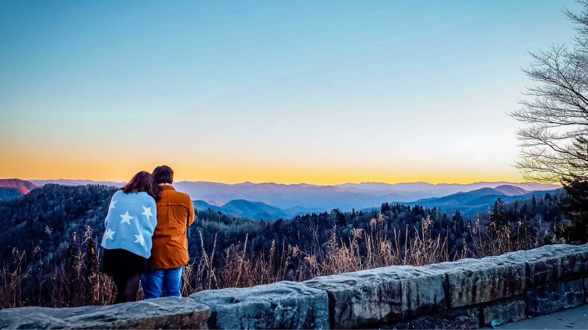 MobileBrochure's tweet photo. Tell us, which do you prefer? Watching a sunrise or sunset in the Smoky Mountains?

📍Sunset at Newfound Gap in the Great Smoky Mountains National Park #newfoundgap #gsmnp #greatsmokymountains #sunset #sunrise https://t.co/0wbZ5t5q1k