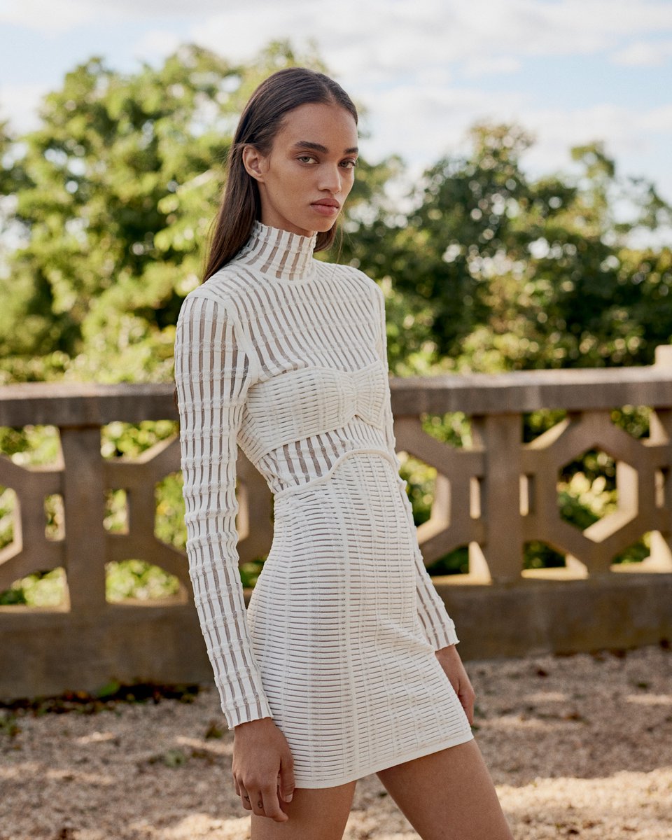 A modern kind of armor.

#HerveLeger #Spring22