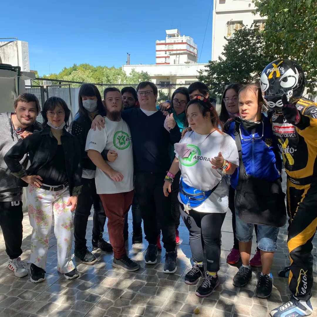PilotoX1's tweet photo. Otro año más caminando juntos por una mejor #CulturaVial desde nuestro espacio #InclusionVial junto a mis "Aliados x la seguridad vial e inclusión" los Jovenes Solidarios @sindromedown ❤👍.
#educaciónvial #inclusion #movilidad #convivencia https://t.co/KRuy1sR5Iq