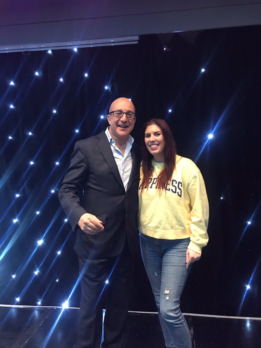 gemmaleighjames's tweet photo. Was so lovely to meet @ImPaulMcKenna tonight at his #Edinburgh #positivity tour. Everyone was buzzing afterwards. If you need some positivity in your life, check out his new book…and also ‘Change your life in 7 days’ which is my favourite. #Motivation #success https://t.co/NXFe7NVnZK