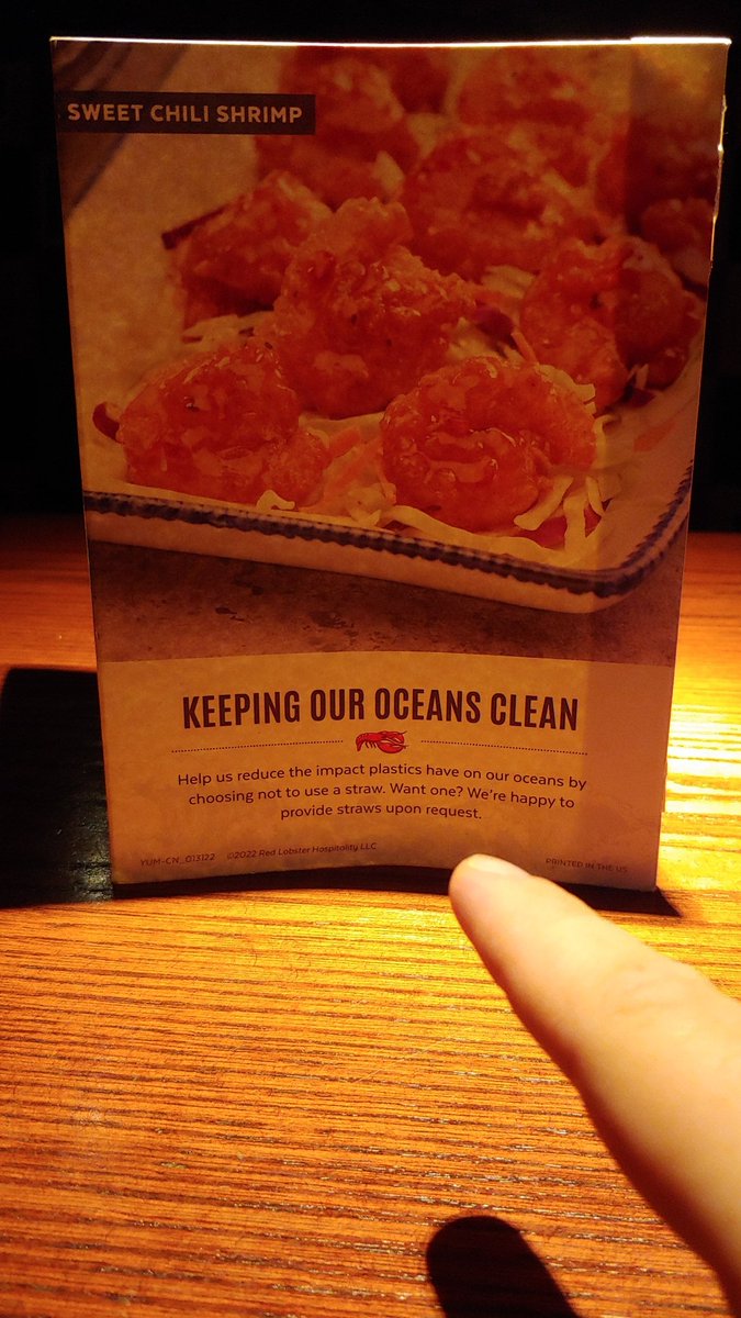 EamonnMacNeish's tweet photo. Chowing down at Red Lobster 🦞🦞🦞 https://t.co/OgEzQok7Vy