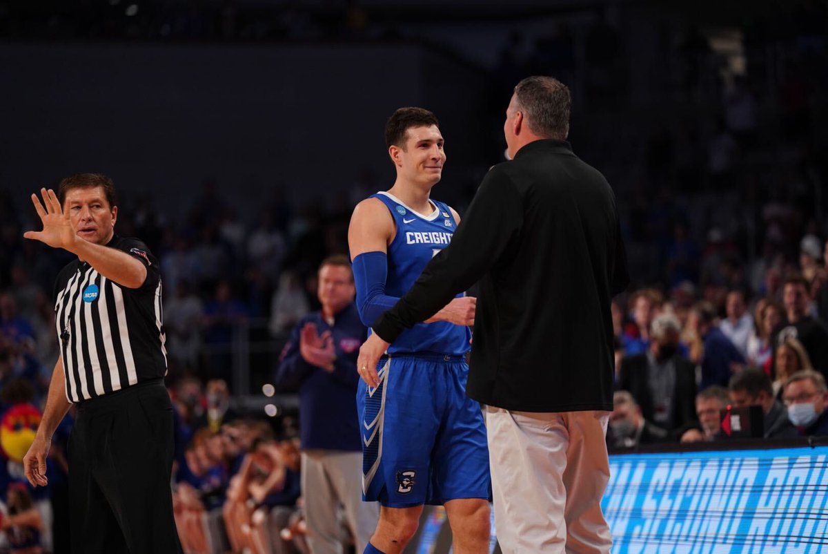 BluejayMBB's tweet photo. our seniors. our leaders.

@keyshawnf13
@RyanHawkins8
@Alex_OC11

thank you 🤍💙

#GoJays x #MarchMadness https://t.co/RNToWsXLxa