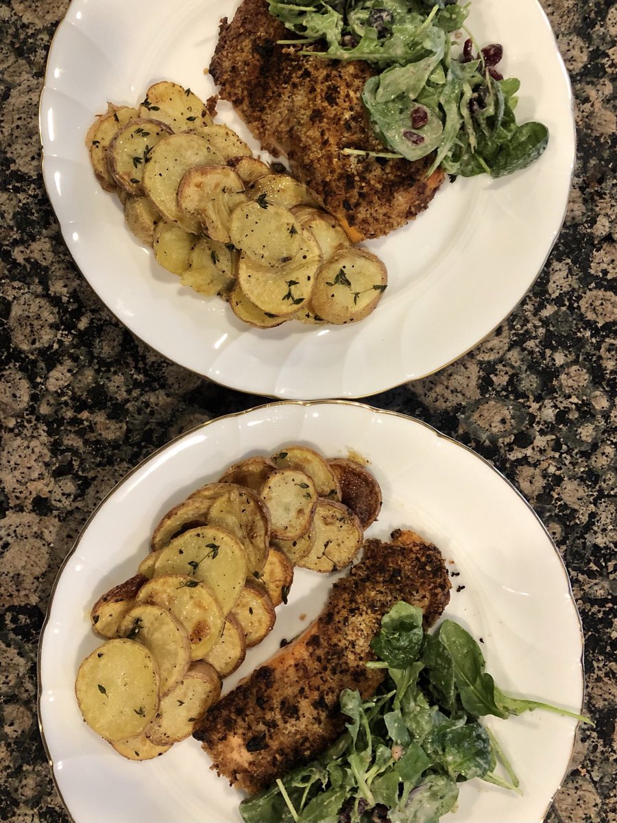 SherylLozicki's tweet photo. @HelloFresh I’m a bit offended that my cooking with you has elevated my dietitian game. Nicely played! #cooking #dinner #healthy https://t.co/frLVwxm65a
