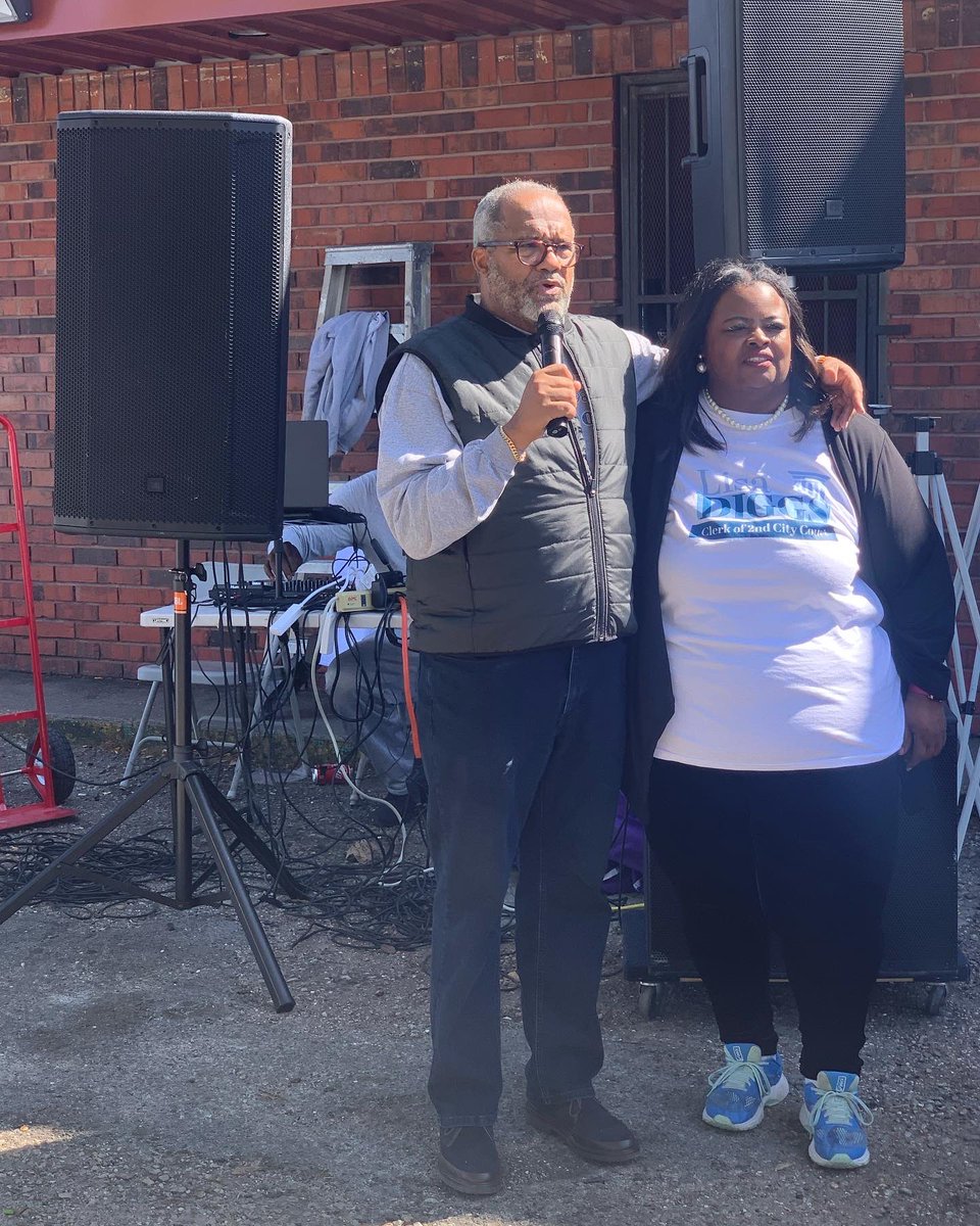 DeeBoydBroker's tweet photo. GOTV for Lisa Diggs!! You still have about 45 minutes left for Early Voting! Your VOTE is Your VOICE
#2ndcitycourt #LisaDiggs #EarlyVoting #YourVoteYourVoice https://t.co/8lzBp7lOjD