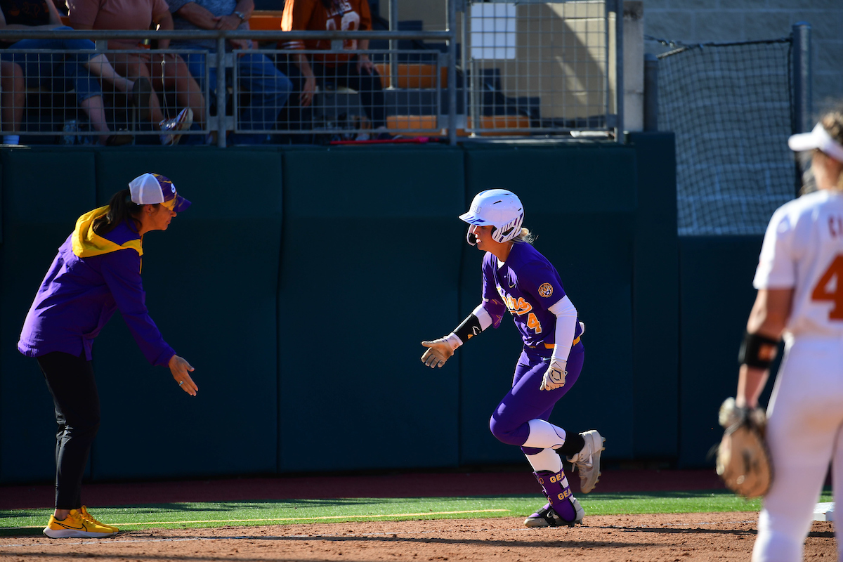 LSUsoftball's tweet photo. 💥 Out of There!

Redoutey hits her second home run this season and gives the Tigers a 4-0 lead. https://t.co/XsfrLt5F2s