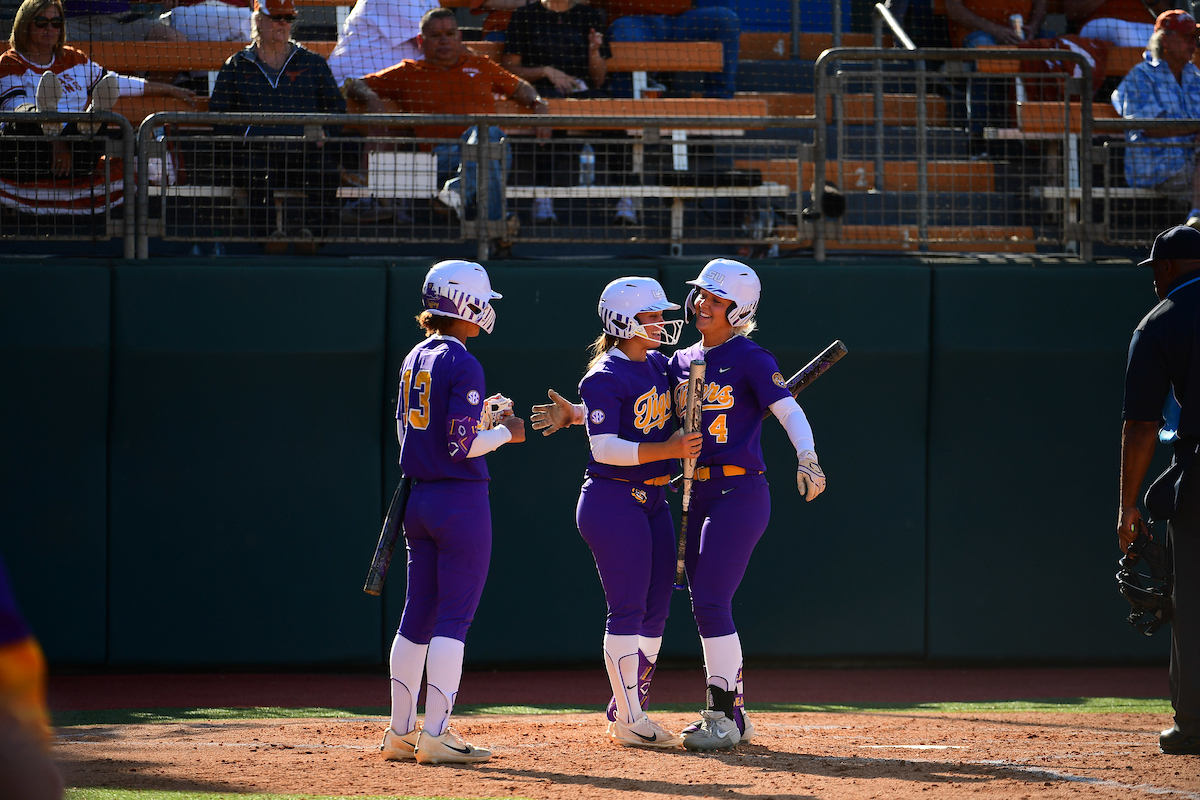 LSUsoftball's tweet photo. 💥 Out of There!

Redoutey hits her second home run this season and gives the Tigers a 4-0 lead. https://t.co/XsfrLt5F2s