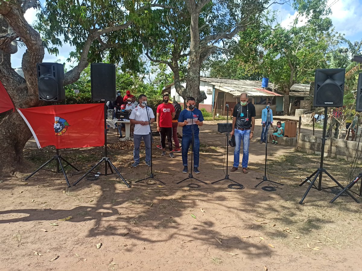 FEUUJMO's tweet photo. Proyecto Revoluciónando en el Barrio en la Comunidad La Maquinaria #CentenarioFEU @uij_jmo https://t.co/0XQ0oehd3C