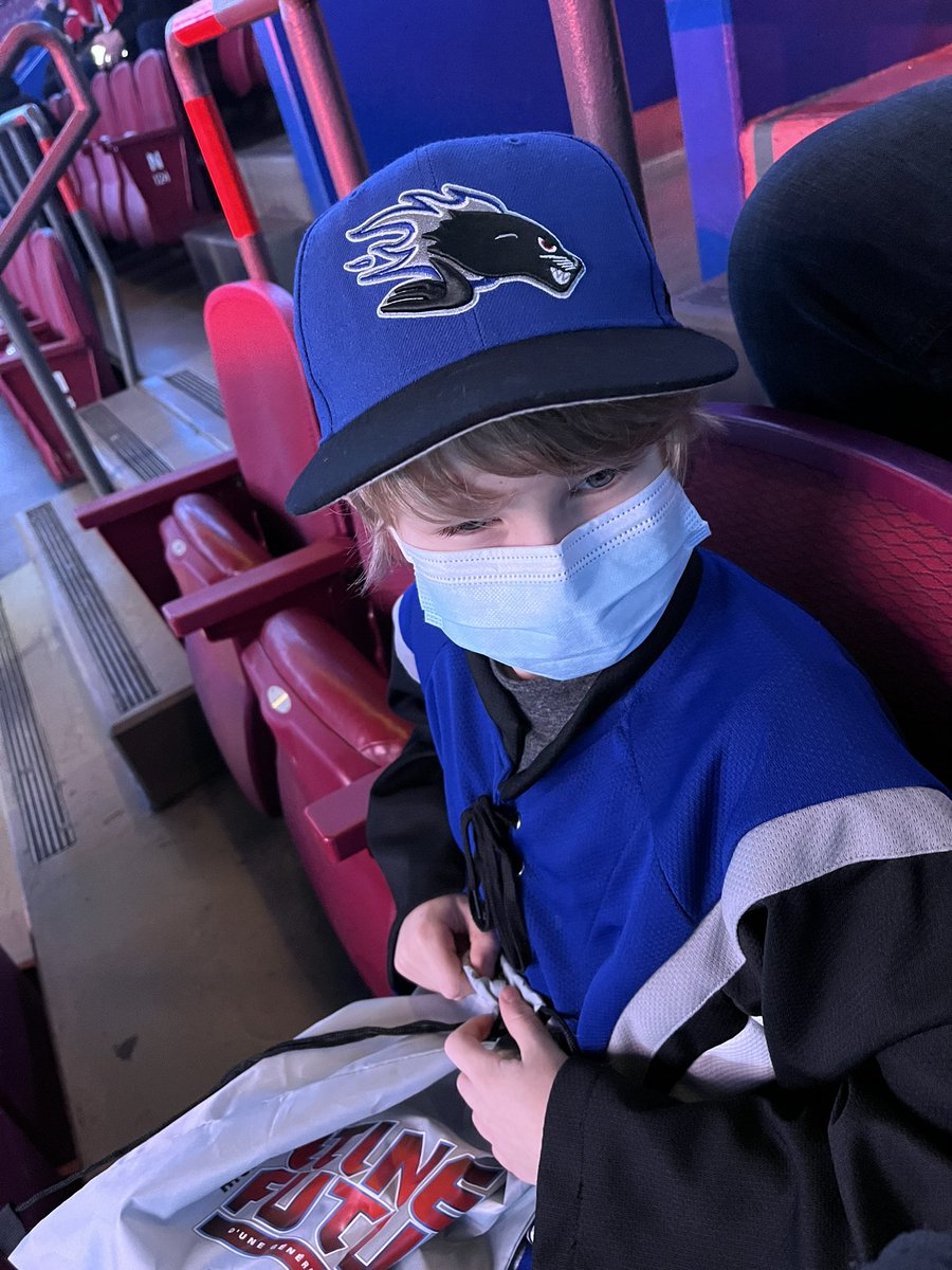 First <a href="/NHL/">NHL</a> GAME for this kid. Wanted to cheer on #72 <a href="/ThomasChabot1/">Thomas Chabot</a> <a href="/ottawasenators/">ottawasenators</a> and former <a href="/SJSeaDogs/">Saint John Sea Dogs</a> but Chabot had to break his hand this week 🤣
