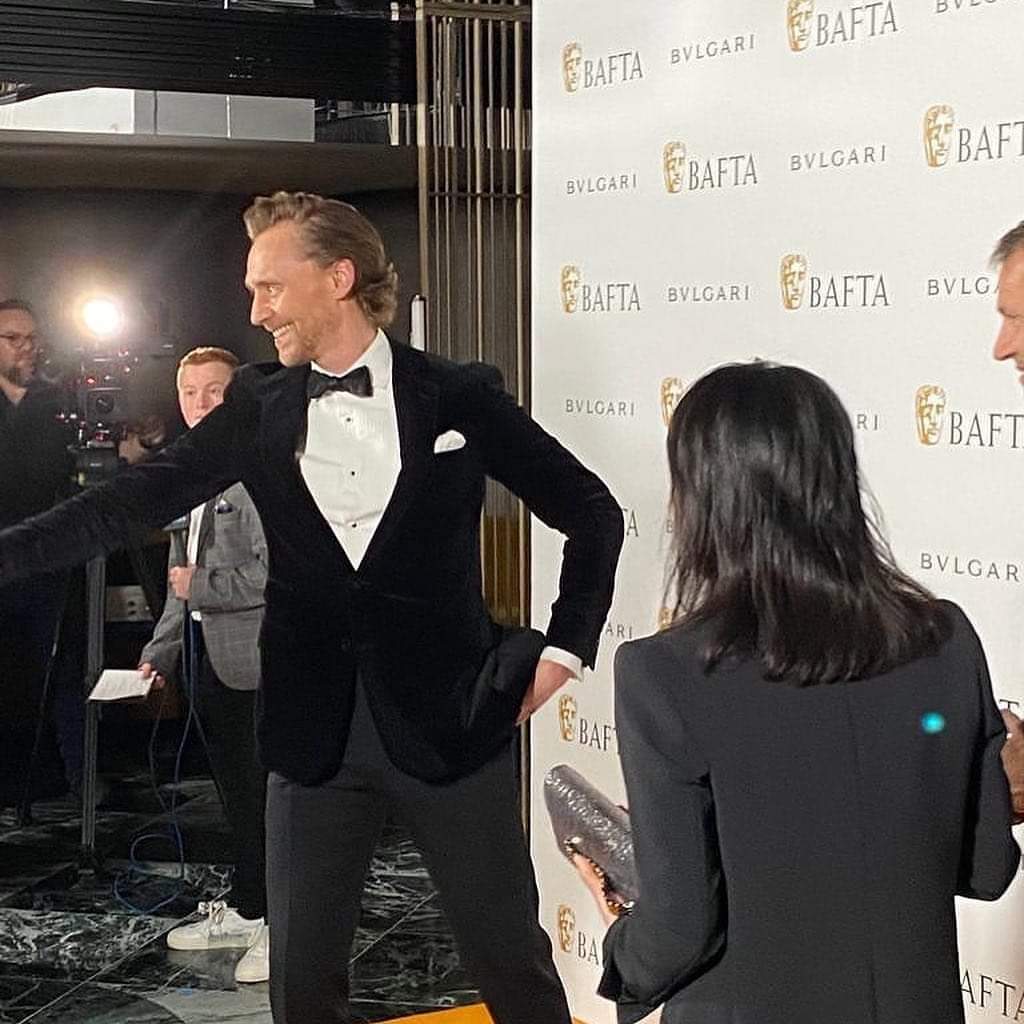 He's so tall 😔💚