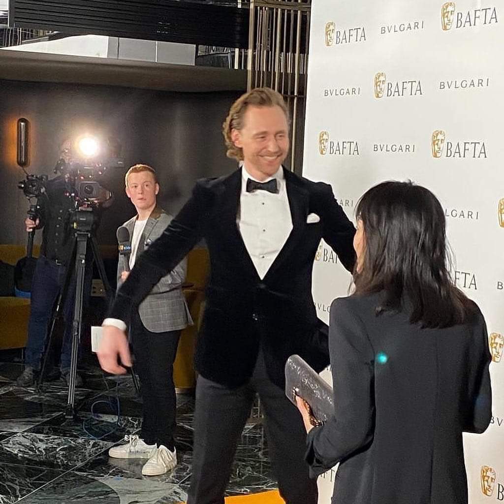 Sam is Loki'd ४ tweet media