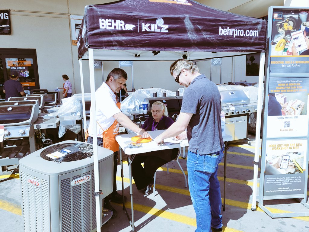 JakeFromDaDepot's tweet photo. Awesome Saturday event today pushin Pro Extra and ReBath! Love strengthening great partnerships with our service providers. They are greatly appreciated! 🧡🧡🧡 @ReBath @ReBath_Remodel #proextra https://t.co/qWWlK5hbG4